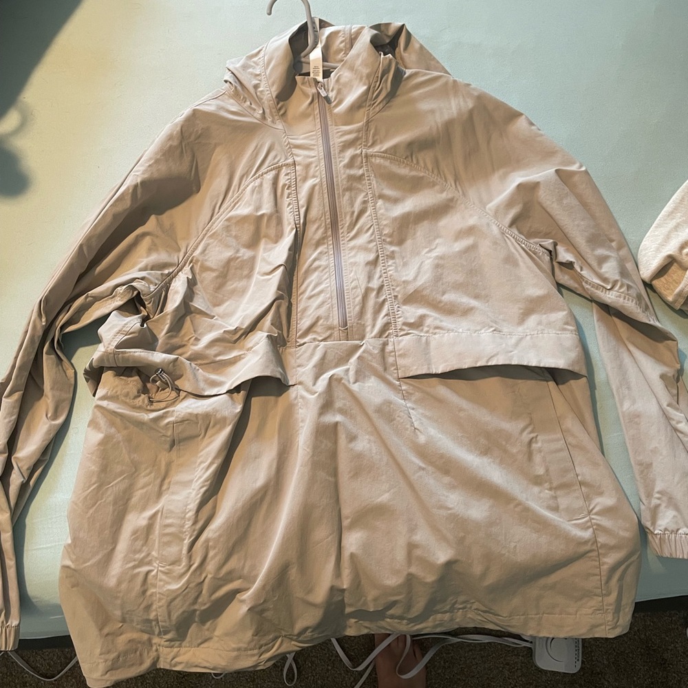 Lululemon Rain pullover